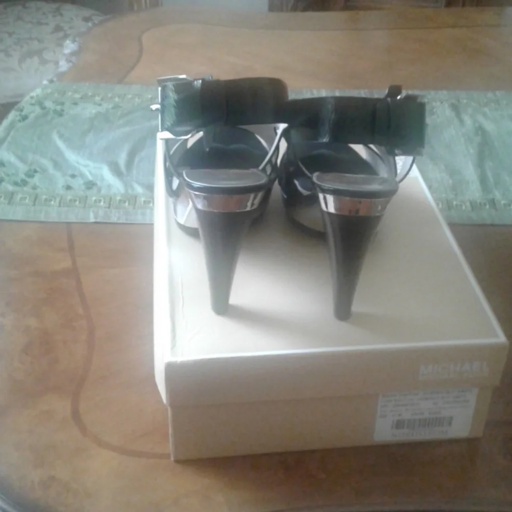 Michael Kors shoes - Picture 3 of 3